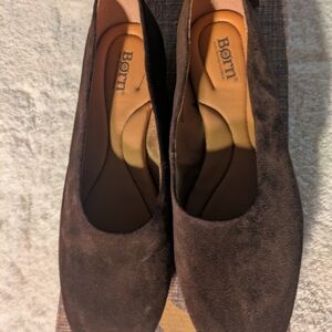 Born Brown Flats Classic Suede Loafers